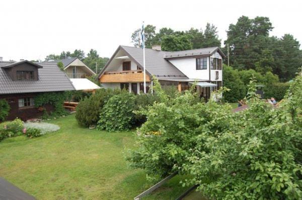 Laane Pansion Bed & Breakfast Kasmu Luaran gambar